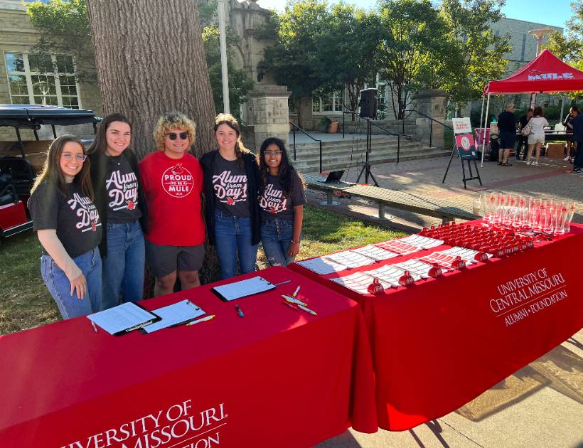 Student Alumni Ambassadors at Family Weekend